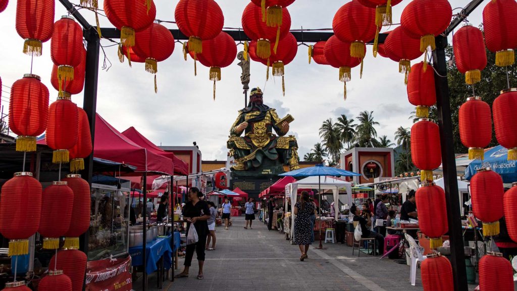 Der Hua Thanon Nachtmarkt im Südosten von Koh Samui